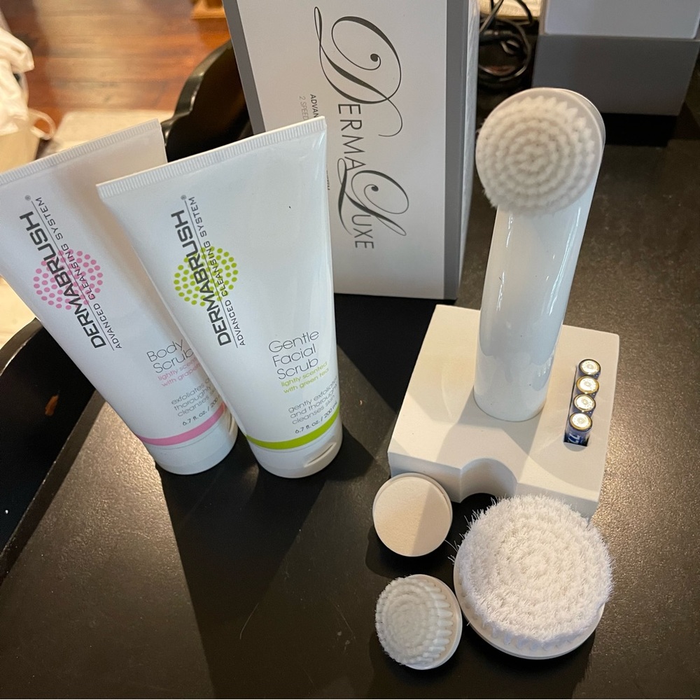 Dermaluxe Cleansing System & facial & body scrub